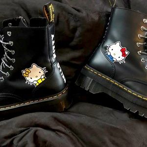 NWT Hello Kitty Doc Dr Marten's Platform boot docs